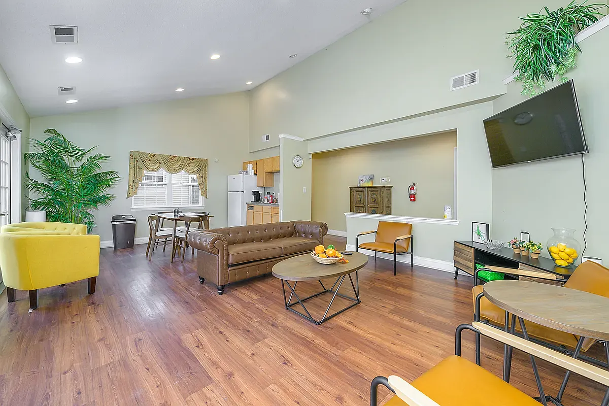 Griffith Commons Apartments — Photo 2