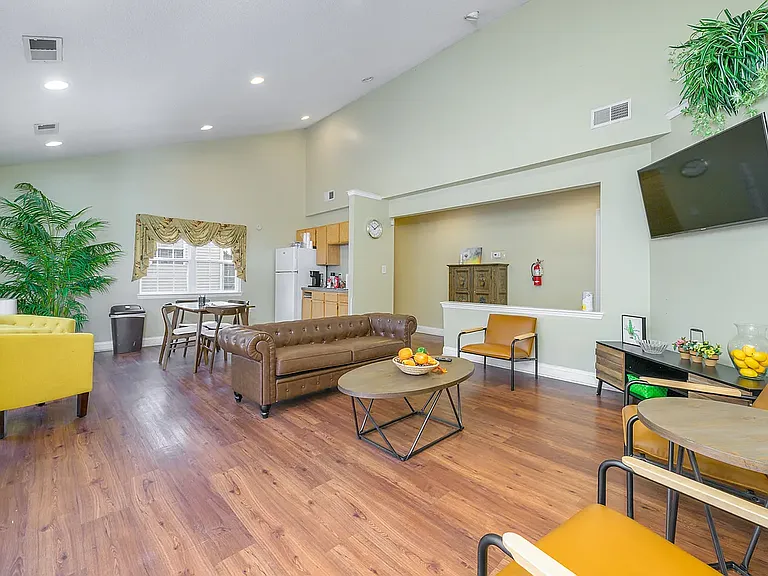 Griffith Commons Apartments — Photo 2