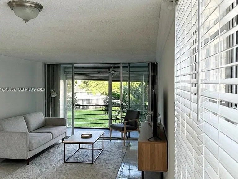 Live Oak Pl — Photo 2