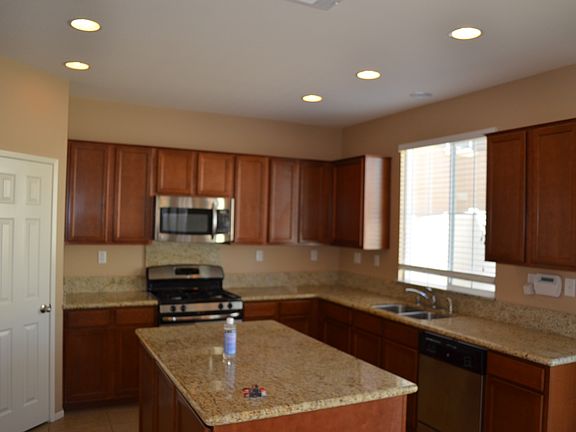 2nd image of 40477 Amesbury Ln