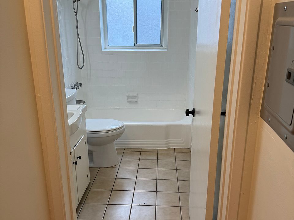2nd image of 601 E Acacia Ave APT K