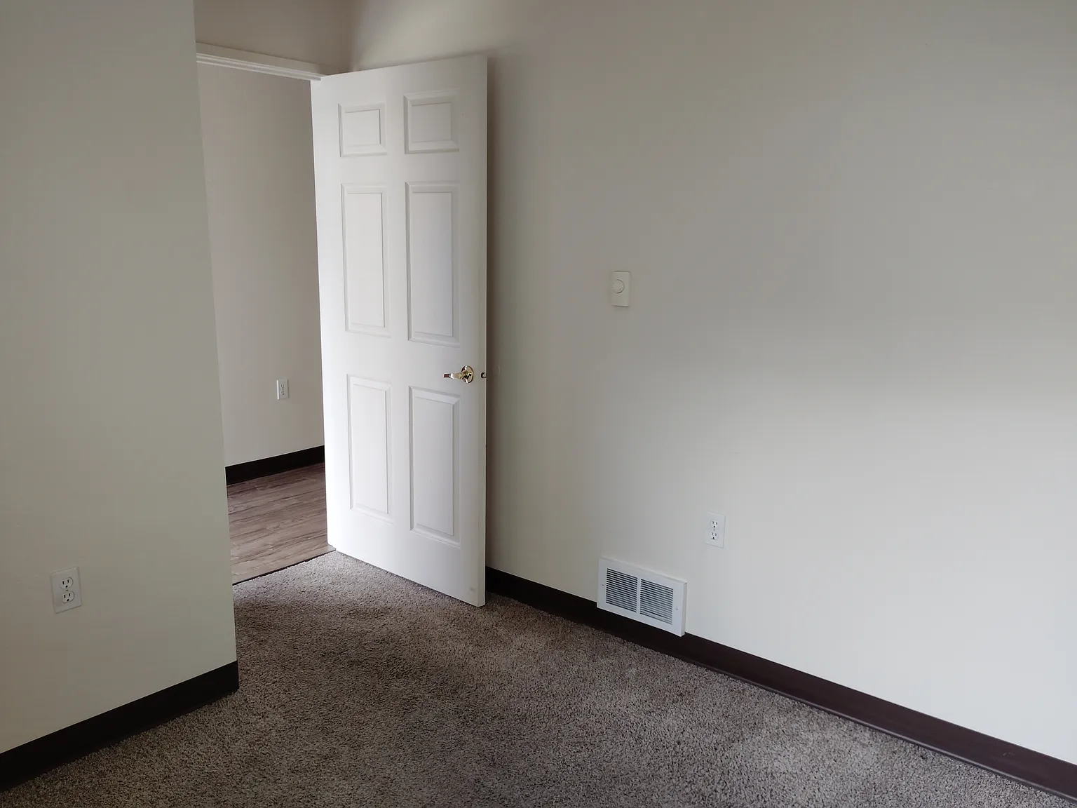 2 bed, 900 sqft, $1,607 — Photo 2