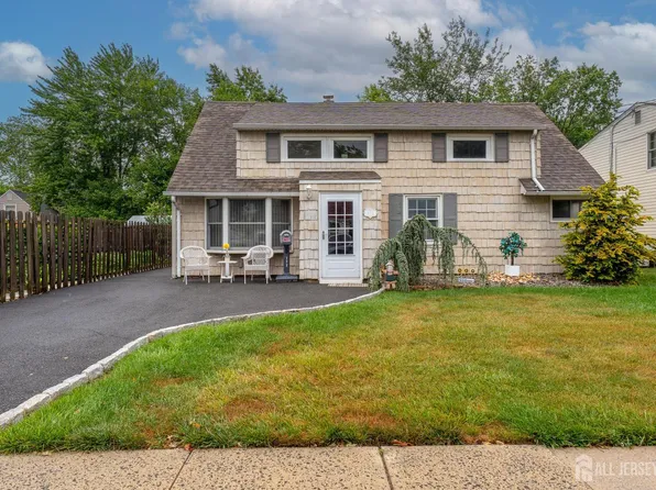172 Elizabeth Ave, Iselin, NJ 08830