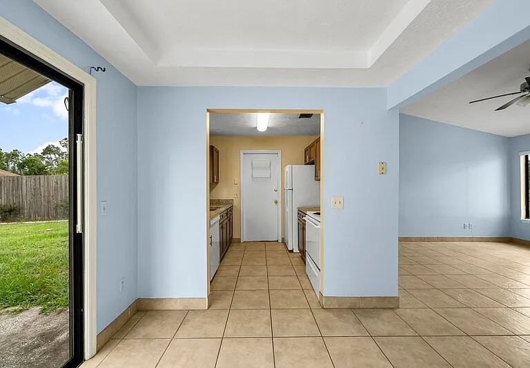 7750 Betty Louise Dr — Photo 17