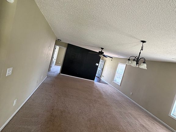 4th image of 217 Windsorcrest Rd