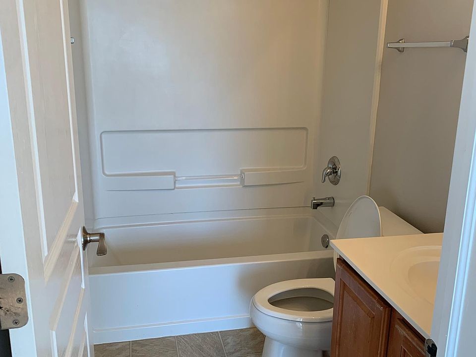 Detached Full Bathroom 3rd Floor