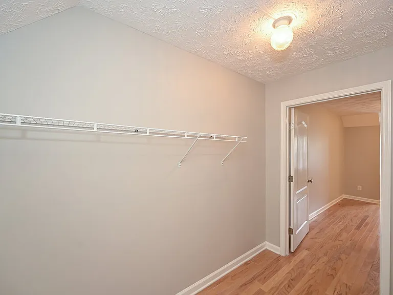 1903 Champlain Dr — Photo 11