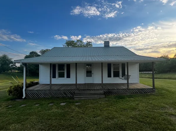 158 Beeswax Ln, Mount Airy, NC 27030
