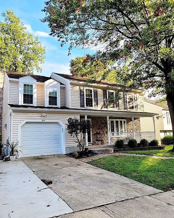 Spacious front porch!