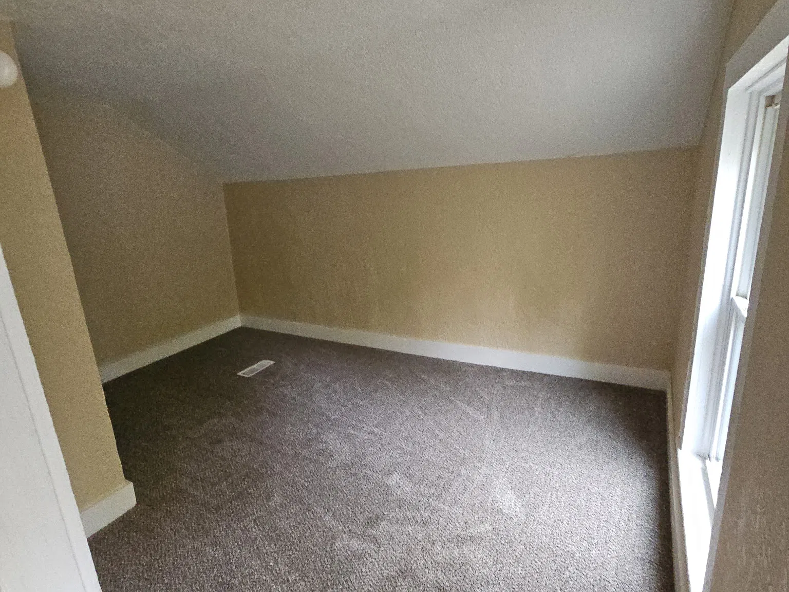 2 bed, 700 sqft, $875 — Photo 4