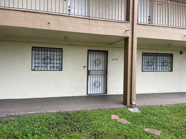 8851 NW 119th St UNIT 2105