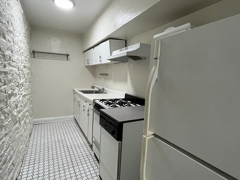 803 Saint Paul St #BF — Photo 14