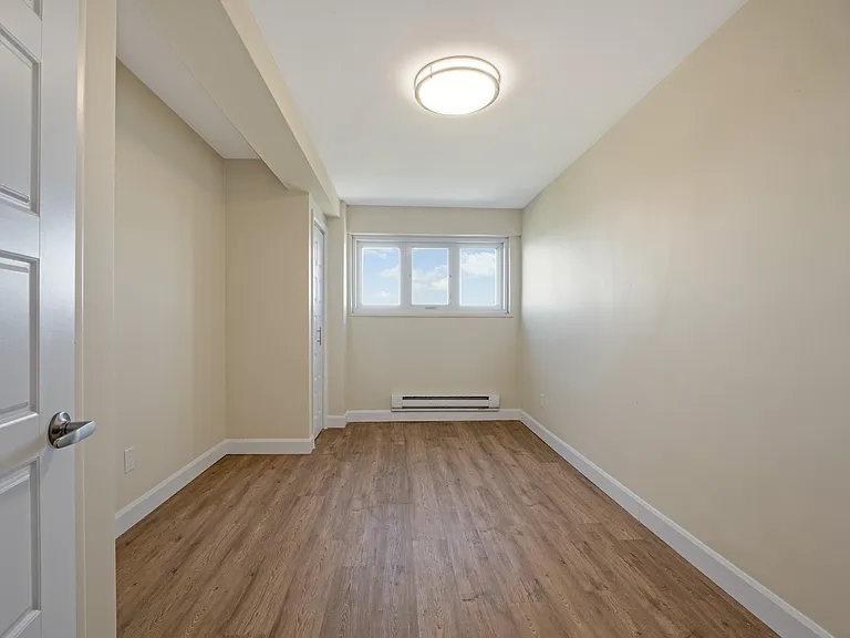 211 Buckingham Rd — Photo 17