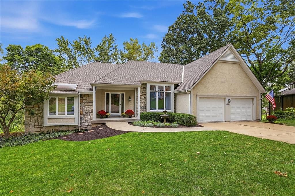 12637 Pawnee Ln — Leawood South Country Club