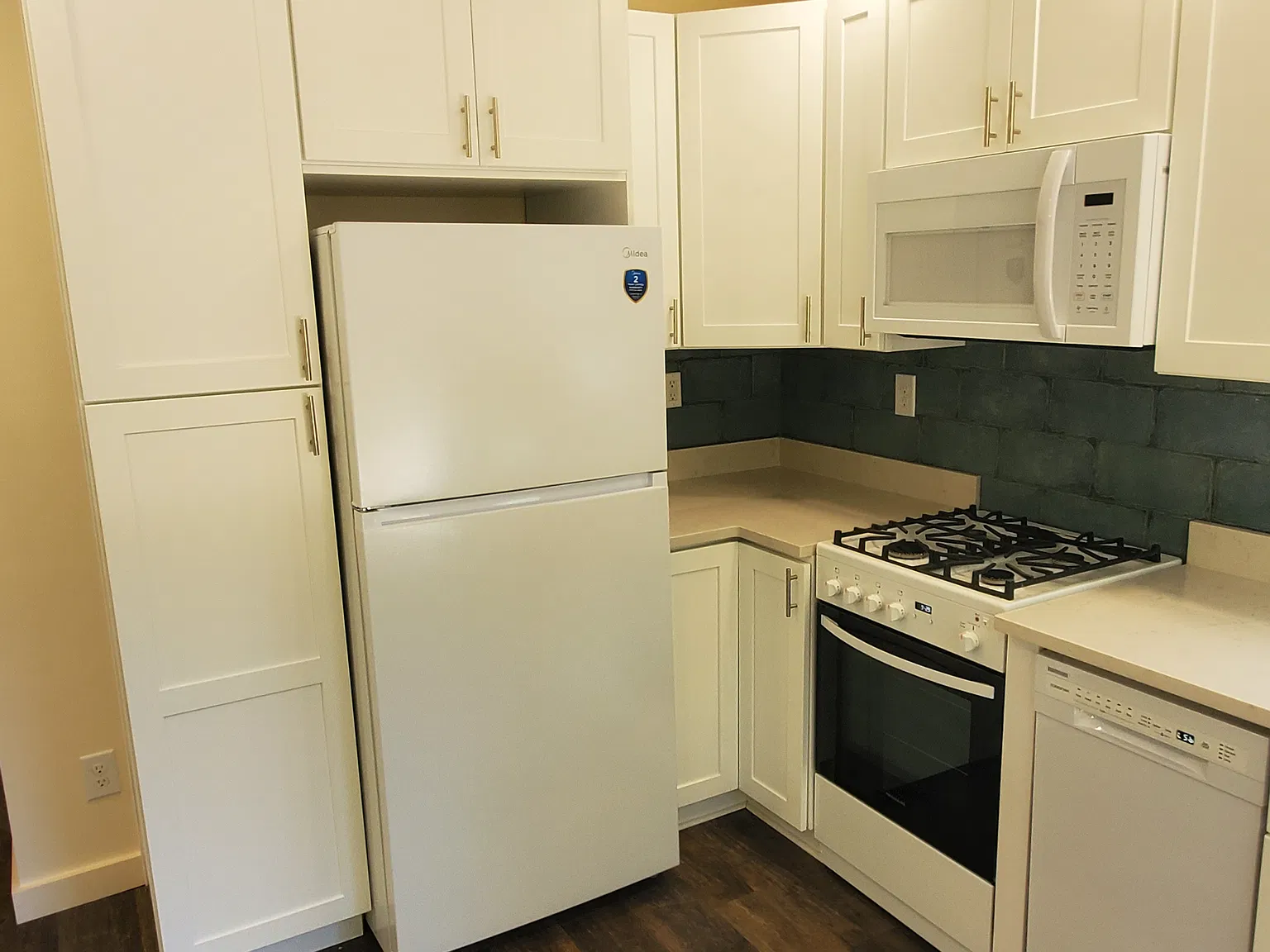 2 bed, 700 sqft, $1,575 — Photo 4