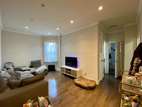 2nd image of 21-05 33rd St #2M