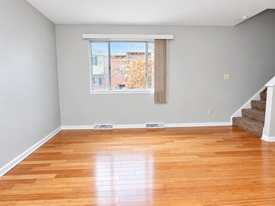 Living Room 2/3 BR