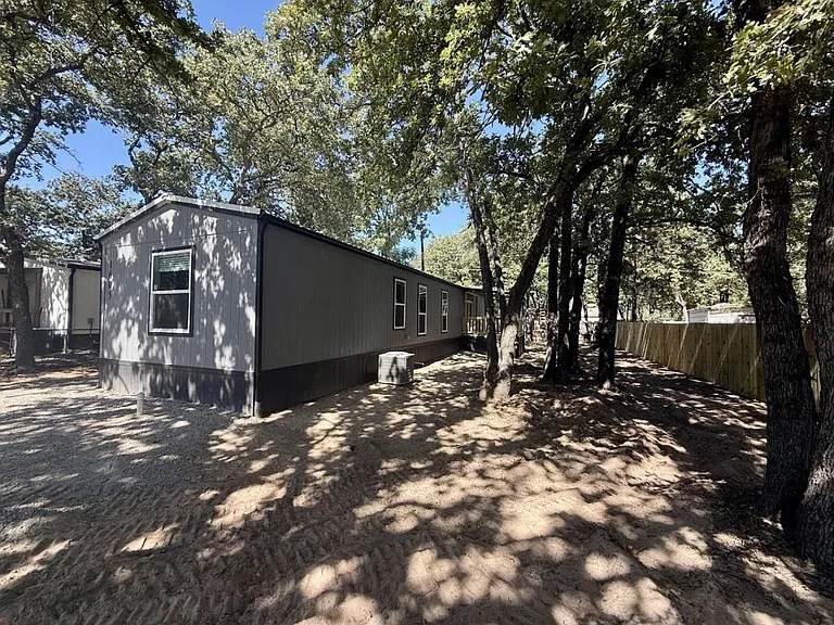 1808 Sheila Dr — Photo 1