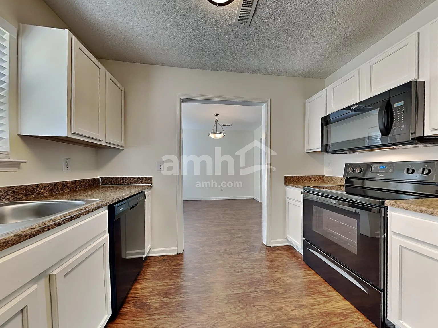 3 bed, 2.5 bath, 2106 sqft, $2,205 — Photo 3