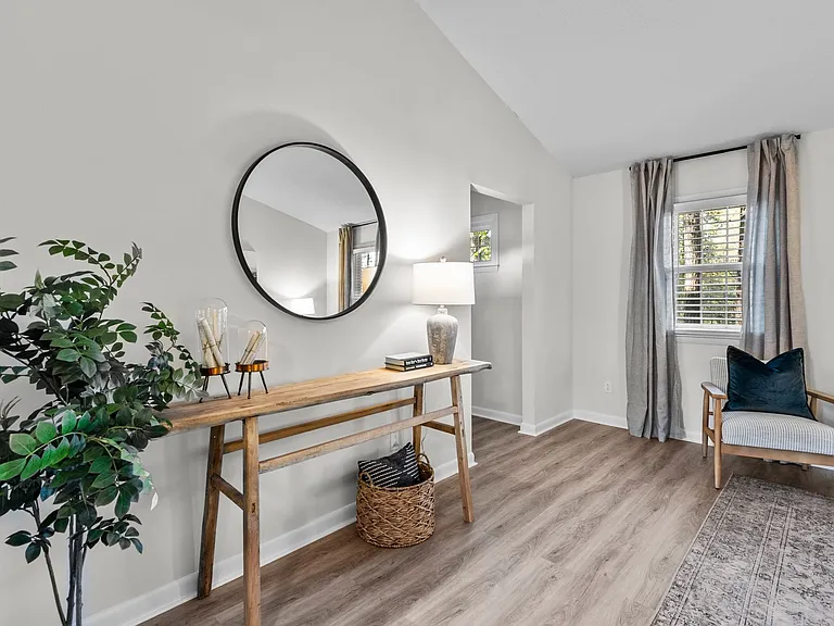 West Oak Apartments — Photo 5