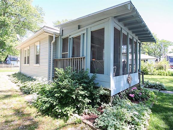 3rd image of 13431 Dewey St