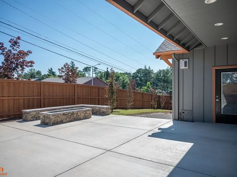 White Oak Apartments — Photo 4