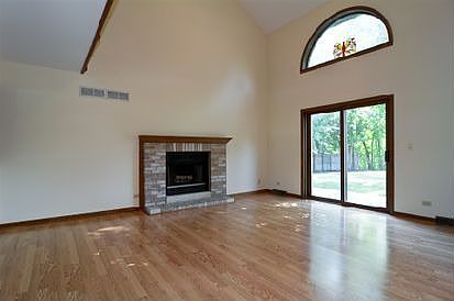 3rd image of 941 Almond Dr