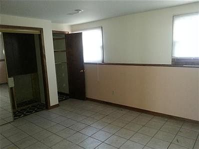 3rd image of 1468 Yorkshire Dr