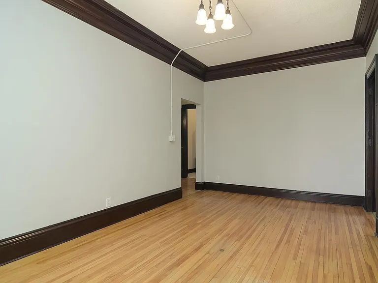 Lowry Hill Apartments — Photo 6