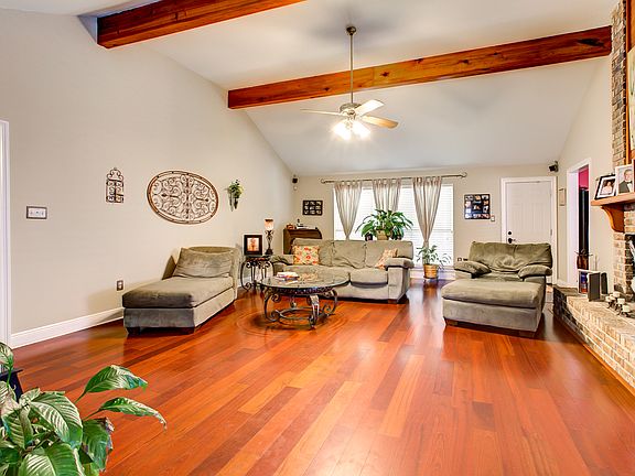3rd image of 208 Goldenwood Dr