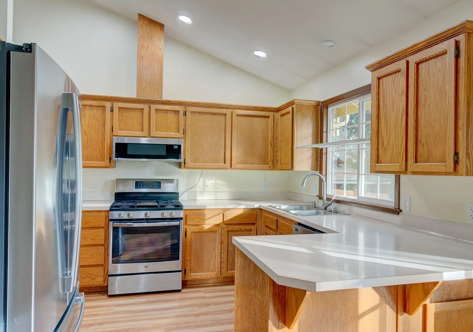 3 Bedroom 2.5 Bathroom Home — Photo 1