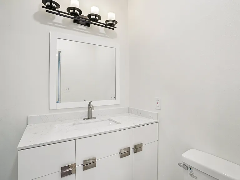 Willis Apartments — Photo 19