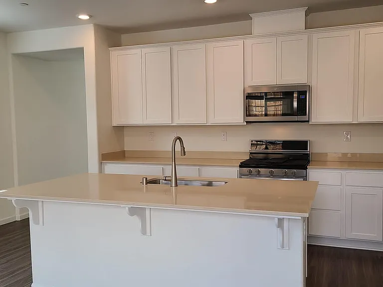 3226 Dragonfly Way — Photo 7