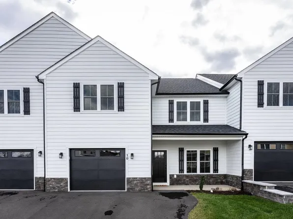 10 Ashwood Ln, Staunton, VA 24401