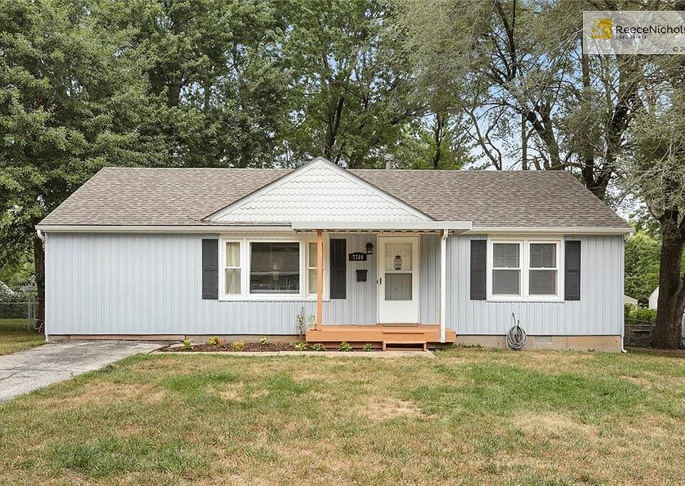 Great 2 bedroom ranch on nice level lot