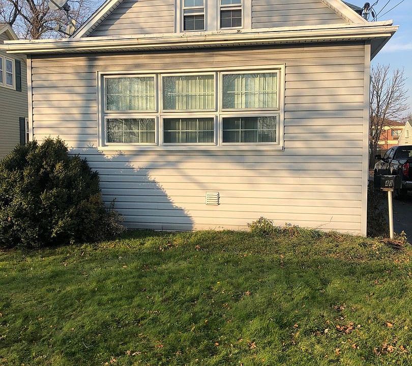 1st image of 40 W Sobieski Ave
