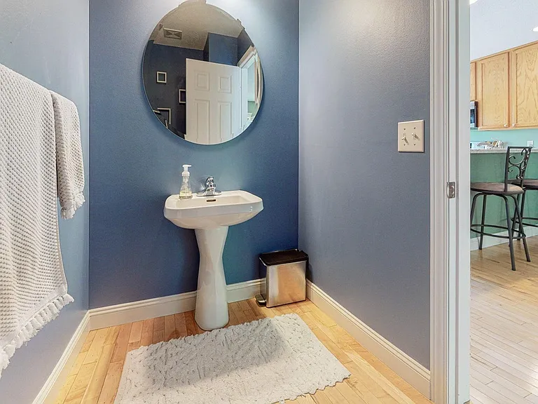 1815 3rd St NE — Photo 5