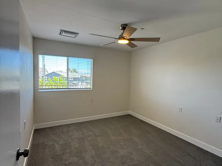 Hawaiian Terrace Apartments — Photo 6