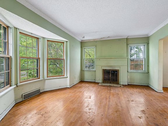 2nd image of 1858 Bayard Ave