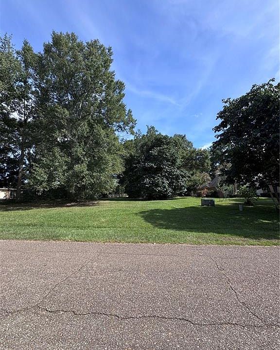 1st image of 52 Chinawood Dr