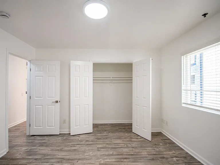 11035 Otsego St — Photo 7