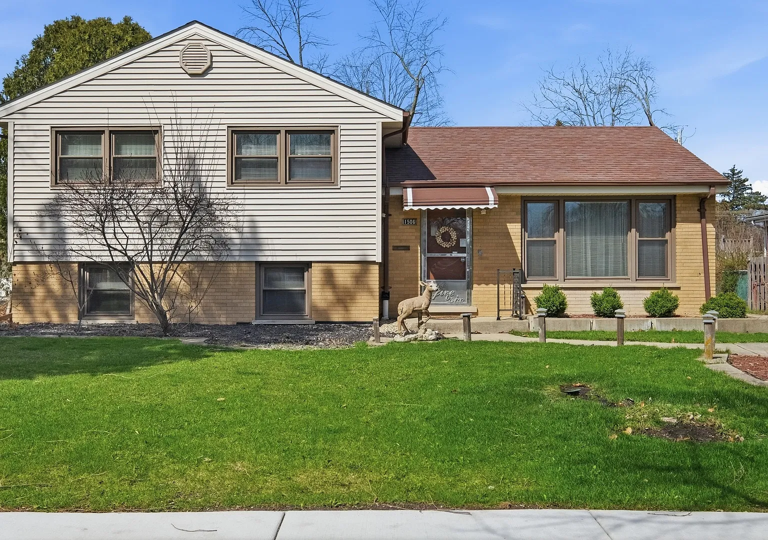 3 bed, 1.5 bath, 1920 sqft, $3,200 — Photo 1
