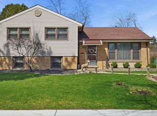 1506 W Palm Dr, Mount Prospect, IL