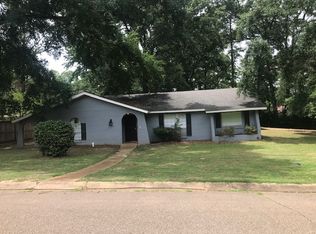 738 Woodacre Rd, Jackson, MS 39206