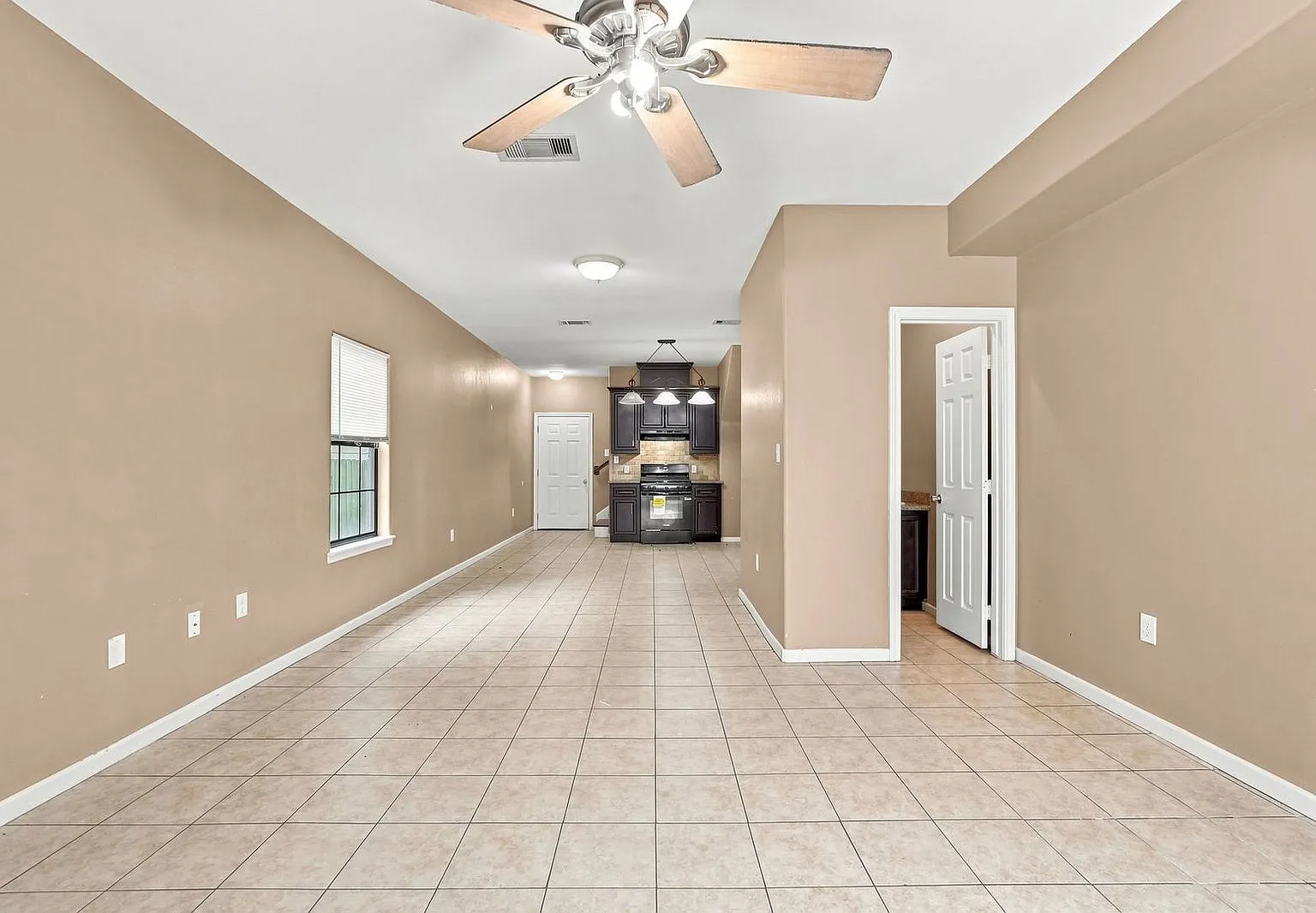 3 bed, 1.5 bath, 1292 sqft, $1,345 — Photo 4