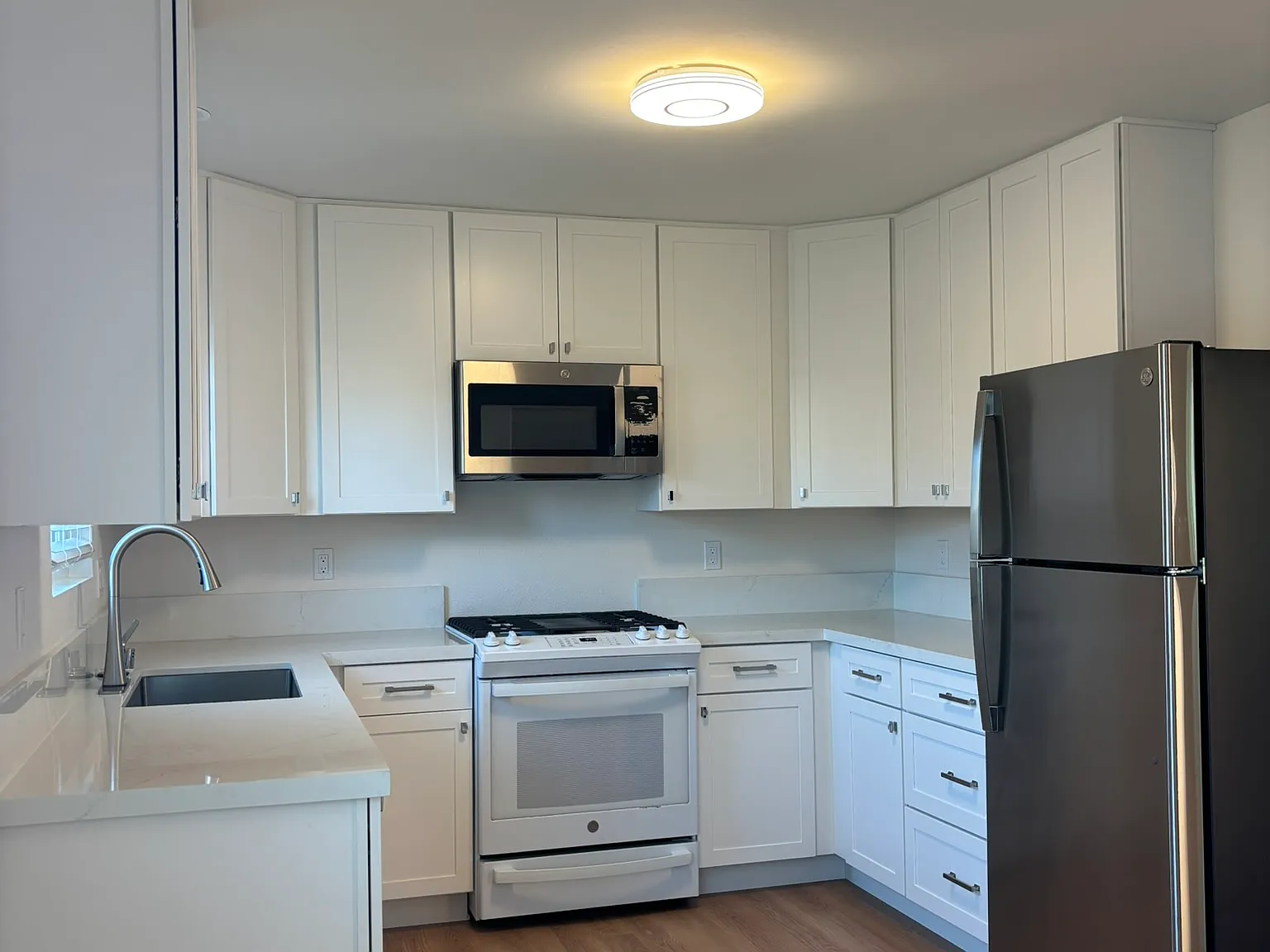 2 bed, 900 sqft, $2,495 — Photo 1
