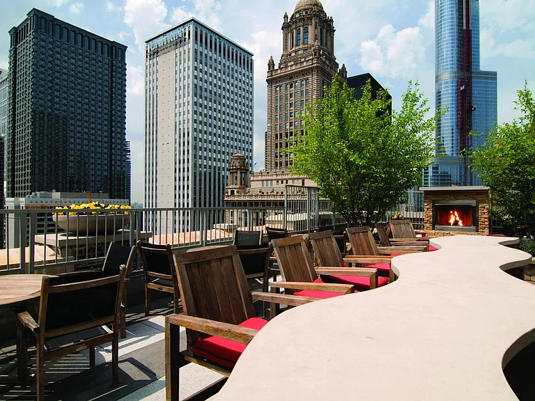 63 E Lake Apartments Sky Park Dining