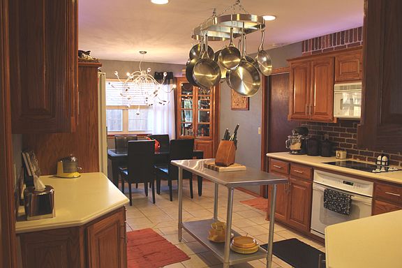 Kitchen - Lots of Cabinets