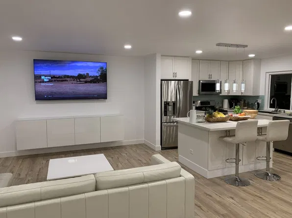 8040 Flanders Dr, San Diego, CA 92126