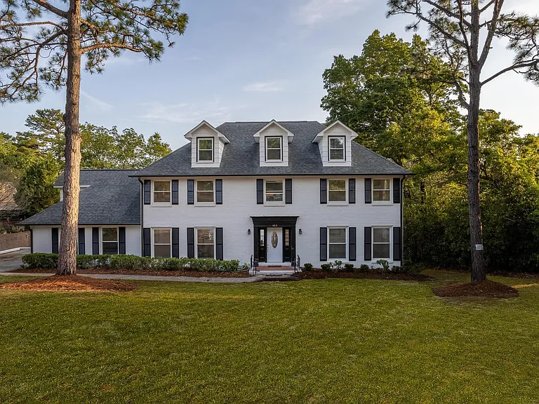 405 Park Lake Cir — Photo 2
